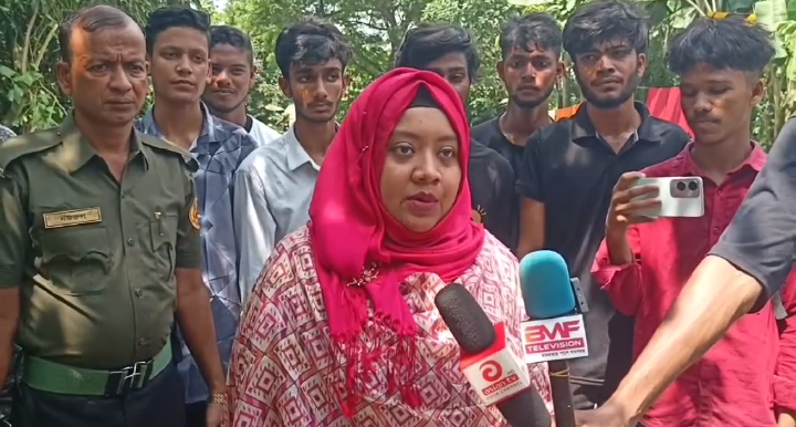 মান্দায় স্বেচ্ছাসেবী সংগঠনের আগাছা পরিষ্কার কার্যক্রম উদ্বোধন